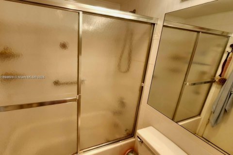 Купить кондоминиум в Дирфилд-Бич, Флорида 1 спальня, 65.77м2, № 2039501 - фото 15