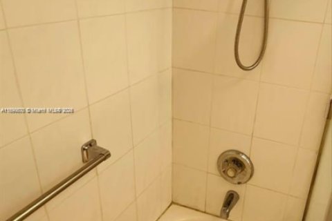 Купить кондоминиум в Дирфилд-Бич, Флорида 1 спальня, 65.77м2, № 2039501 - фото 16