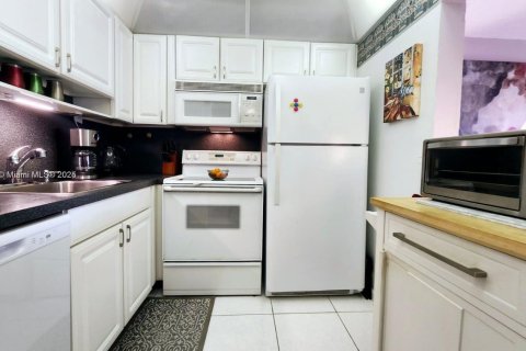 Купить кондоминиум в Дирфилд-Бич, Флорида 1 спальня, 65.77м2, № 2039501 - фото 9