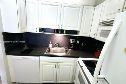 Купить кондоминиум в Дирфилд-Бич, Флорида 1 спальня, 65.77м2, № 2039501 - фото 10