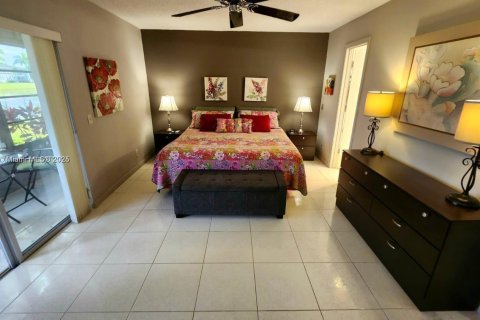 Купить кондоминиум в Дирфилд-Бич, Флорида 1 спальня, 65.77м2, № 2039501 - фото 13