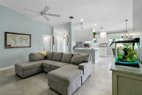 House in Wellington, Florida 2 bedrooms, 141.77 sq.m. № 1686163 - photo 13