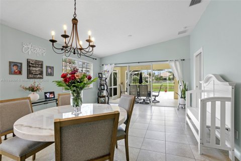 House in Wellington, Florida 2 bedrooms, 141.77 sq.m. № 1686163 - photo 9