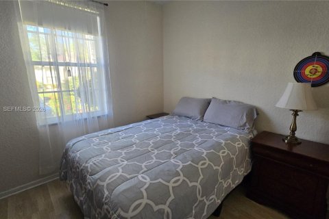 Снять в аренду таунхаус в Пемброк-Пайнс, Флорида 3 спальни, 125.23м2, № 2058343 - фото 21