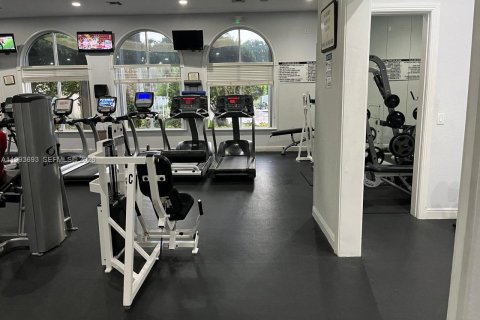 Снять в аренду таунхаус в Пемброк-Пайнс, Флорида 3 спальни, 125.23м2, № 2058343 - фото 29