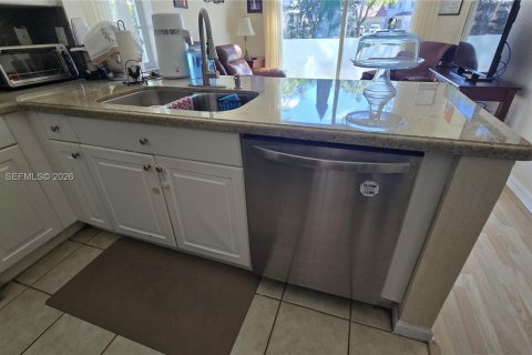 Снять в аренду таунхаус в Пемброк-Пайнс, Флорида 3 спальни, 125.23м2, № 2058343 - фото 10