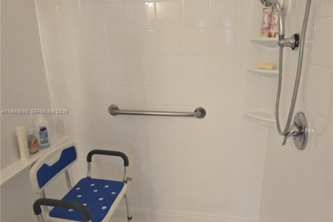 Снять в аренду таунхаус в Пемброк-Пайнс, Флорида 3 спальни, 125.23м2, № 2058343 - фото 14