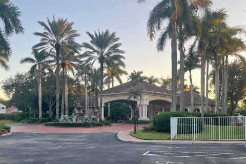 Снять в аренду таунхаус в Пемброк-Пайнс, Флорида 3 спальни, 125.23м2, № 2058343 - фото 26