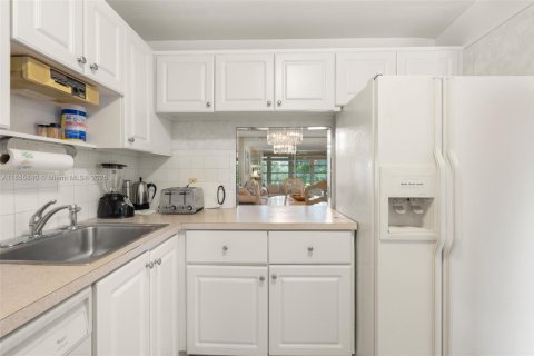 Condo in Margate, Florida, 2 bedrooms  № 1880327 - photo 6
