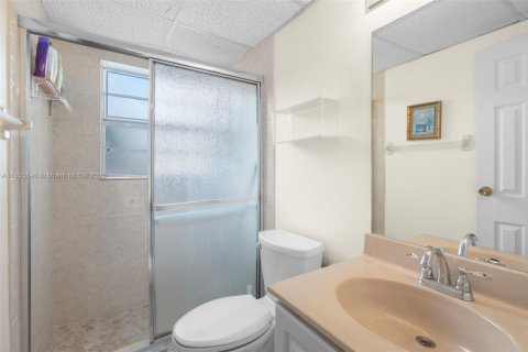 Condo in Margate, Florida, 2 bedrooms  № 1880327 - photo 12