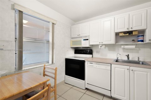 Condo in Margate, Florida, 2 bedrooms  № 1880327 - photo 5