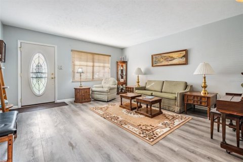 Casa en venta en Tampa, Florida, 4 dormitorios, 159.7 m2 № 1829271 - foto 16