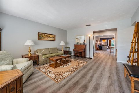 Casa en venta en Tampa, Florida, 4 dormitorios, 159.7 m2 № 1829271 - foto 18