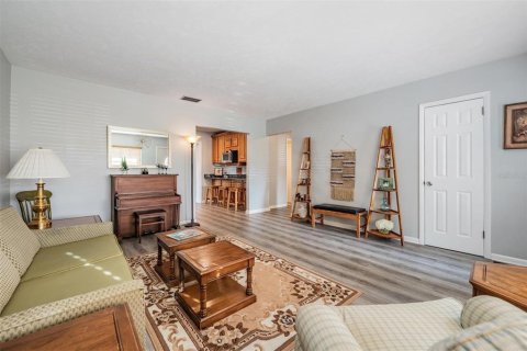Casa en venta en Tampa, Florida, 4 dormitorios, 159.7 m2 № 1829271 - foto 17
