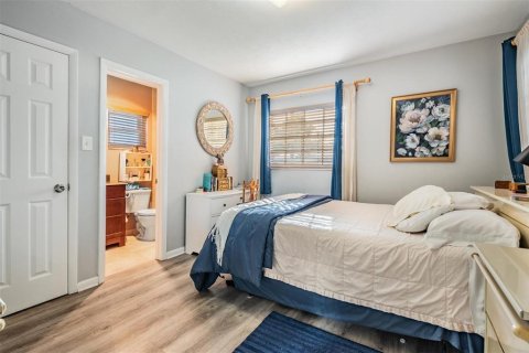 Casa en venta en Tampa, Florida, 4 dormitorios, 159.7 m2 № 1829271 - foto 8