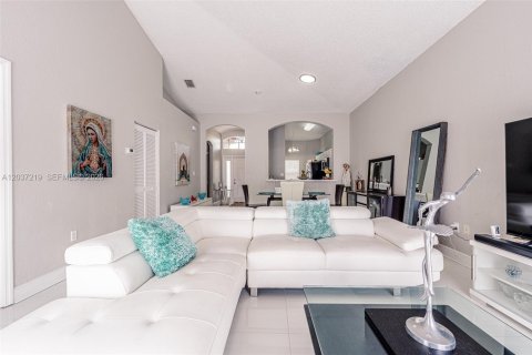 Снять в аренду таунхаус в Майами, Флорида 3 спальни, 114.64м2, № 2145800 - фото 12