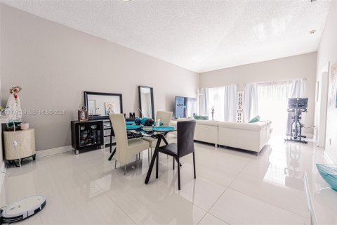 Снять в аренду таунхаус в Майами, Флорида 3 спальни, 114.64м2, № 2145800 - фото 15