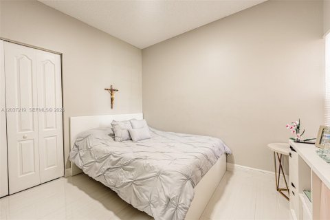 Снять в аренду таунхаус в Майами, Флорида 3 спальни, 114.64м2, № 2145800 - фото 10