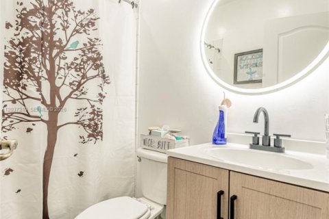 Снять в аренду таунхаус в Майами, Флорида 3 спальни, 114.64м2, № 2145800 - фото 8