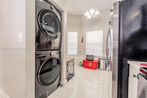 Снять в аренду таунхаус в Майами, Флорида 3 спальни, 114.64м2, № 2145800 - фото 18