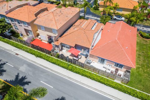 Снять в аренду таунхаус в Майами, Флорида 3 спальни, 114.64м2, № 2145800 - фото 22
