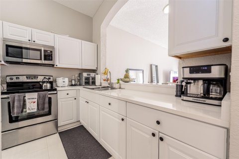 Снять в аренду таунхаус в Майами, Флорида 3 спальни, 114.64м2, № 2145800 - фото 20