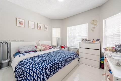 Снять в аренду таунхаус в Майами, Флорида 3 спальни, 114.64м2, № 2145800 - фото 11