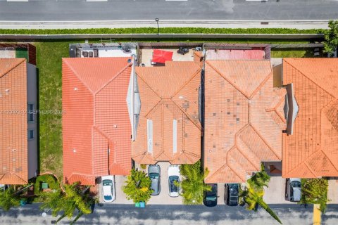Снять в аренду таунхаус в Майами, Флорида 3 спальни, 114.64м2, № 2145800 - фото 23