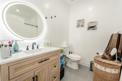 Снять в аренду таунхаус в Майами, Флорида 3 спальни, 114.64м2, № 2145800 - фото 5