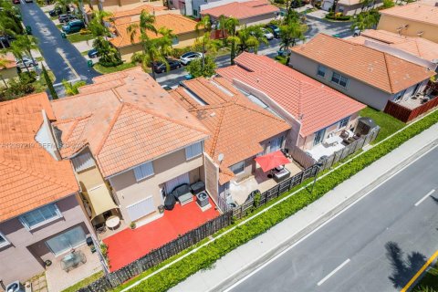 Снять в аренду таунхаус в Майами, Флорида 3 спальни, 114.64м2, № 2145800 - фото 21