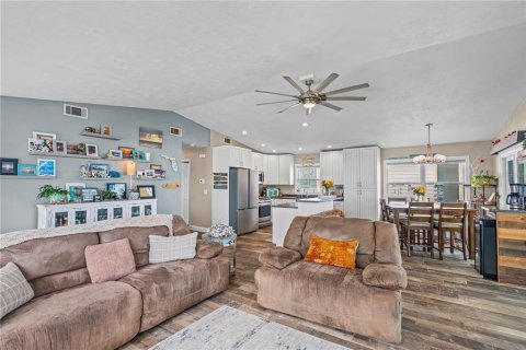 Casa en venta en New Smyrna Beach, Florida, 3 dormitorios, 176.05 m2 № 2378085 - foto 15
