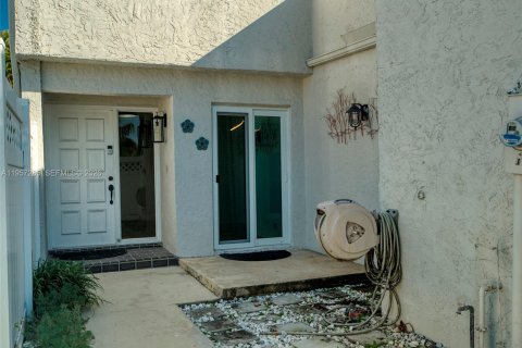 Townhouse in Boca Raton, Florida 3 bedrooms, 170.85 sq.m. № 2024427 - photo 3