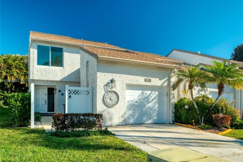 Townhouse in Boca Raton, Florida 3 bedrooms, 170.85 sq.m. № 2024427 - photo 2