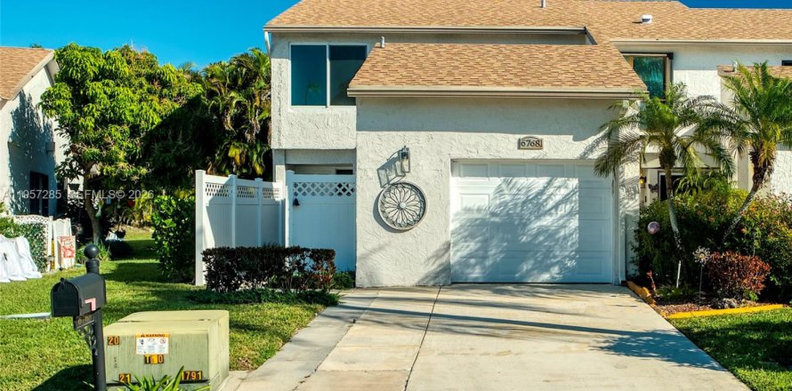 Townhouse in Boca Raton, Florida 3 bedrooms, 170.85 sq.m. № 2024427