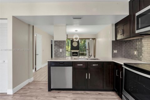 Townhouse in Boca Raton, Florida 3 bedrooms, 170.85 sq.m. № 2024427 - photo 7