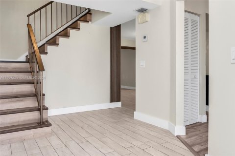 Townhouse in Boca Raton, Florida 3 bedrooms, 170.85 sq.m. № 2024427 - photo 4