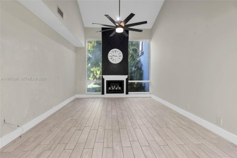 Townhouse in Boca Raton, Florida 3 bedrooms, 170.85 sq.m. № 2024427 - photo 11