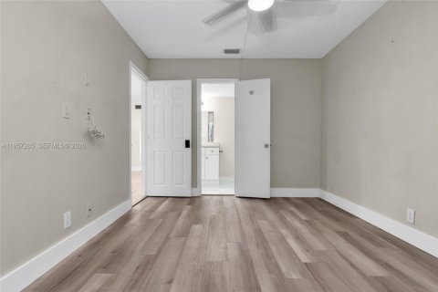 Townhouse in Boca Raton, Florida 3 bedrooms, 170.85 sq.m. № 2024427 - photo 17