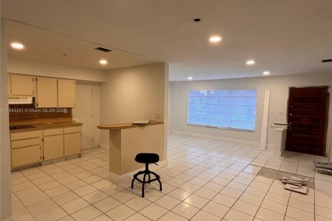 Casa en venta en Miami Gardens, Florida, 4 dormitorios, 153.47 m2 № 1836336 - foto 2