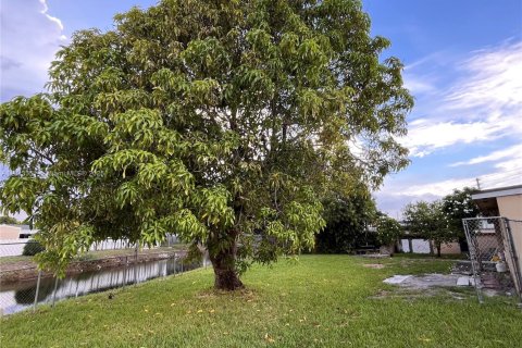 Casa en venta en Miami Gardens, Florida, 4 dormitorios, 153.47 m2 № 1836336 - foto 10