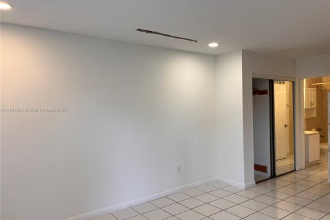 Casa en venta en Miami Gardens, Florida, 4 dormitorios, 153.47 m2 № 1836336 - foto 14