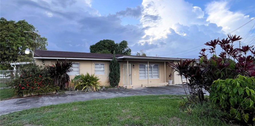 Casa en Miami Gardens, Florida 4 dormitorios, 153.47 m2 № 1836336