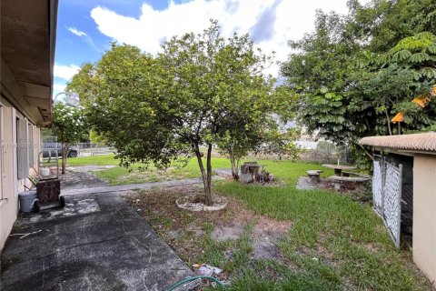 Casa en venta en Miami Gardens, Florida, 4 dormitorios, 153.47 m2 № 1836336 - foto 13