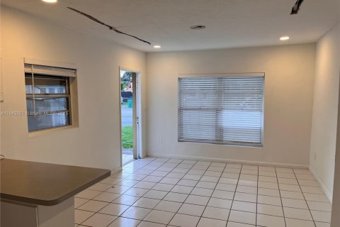 Casa en venta en Miami Gardens, Florida, 4 dormitorios, 153.47 m2 № 1836336 - foto 7