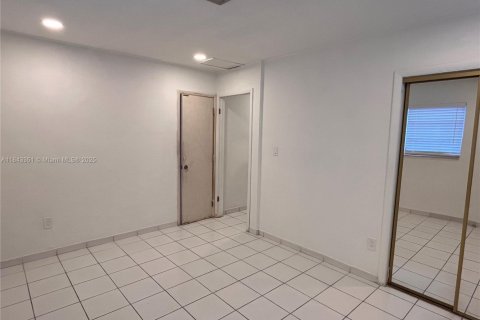 Casa en venta en Miami Gardens, Florida, 4 dormitorios, 153.47 m2 № 1836336 - foto 5