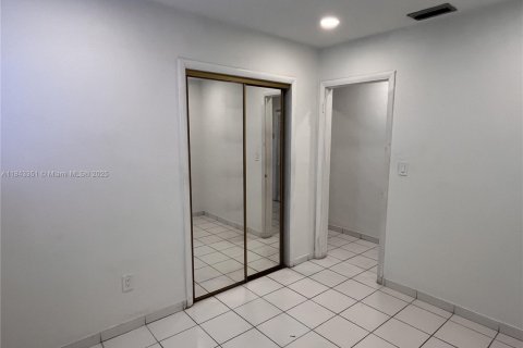 Casa en venta en Miami Gardens, Florida, 4 dormitorios, 153.47 m2 № 1836336 - foto 16