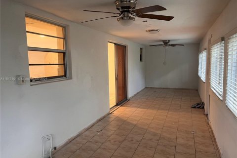 Casa en venta en Miami Gardens, Florida, 4 dormitorios, 153.47 m2 № 1836336 - foto 3