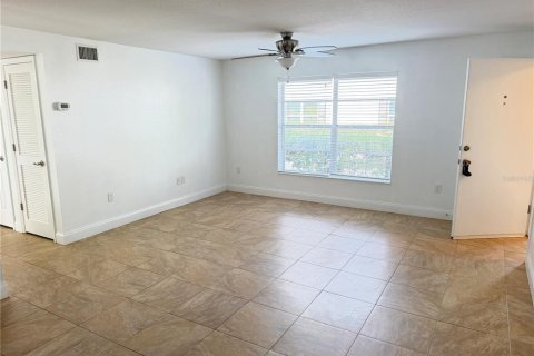 Condo in Ocala, Florida, 2 bedrooms  № 2208215 - photo 7