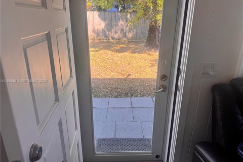 Casa en venta en Dania Beach, Florida, 3 dormitorios, 107.4 m2 № 2029775 - foto 18