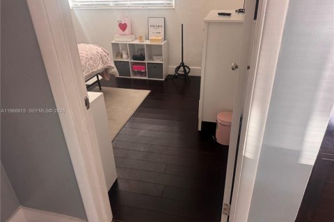 Casa en venta en Dania Beach, Florida, 3 dormitorios, 107.4 m2 № 2029775 - foto 28